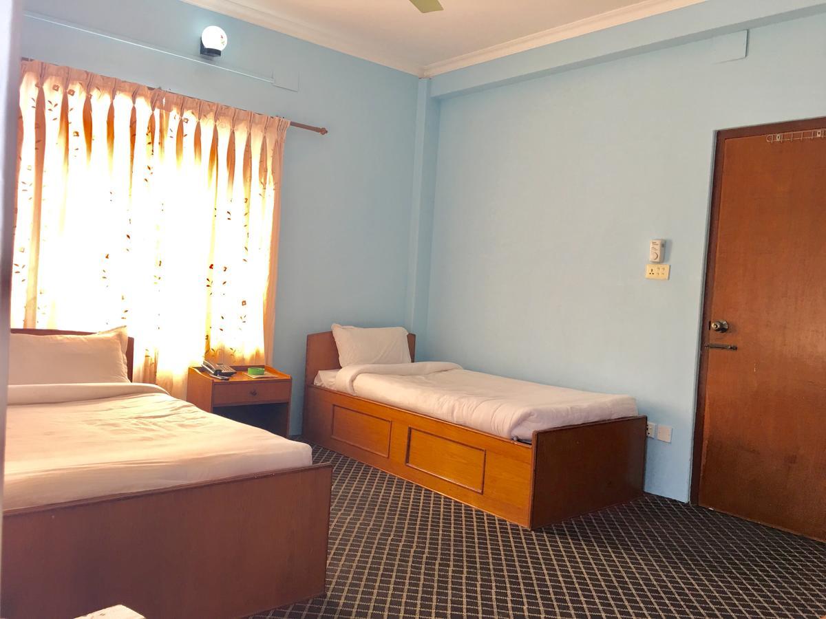 Hotel Pokhara International Extérieur photo